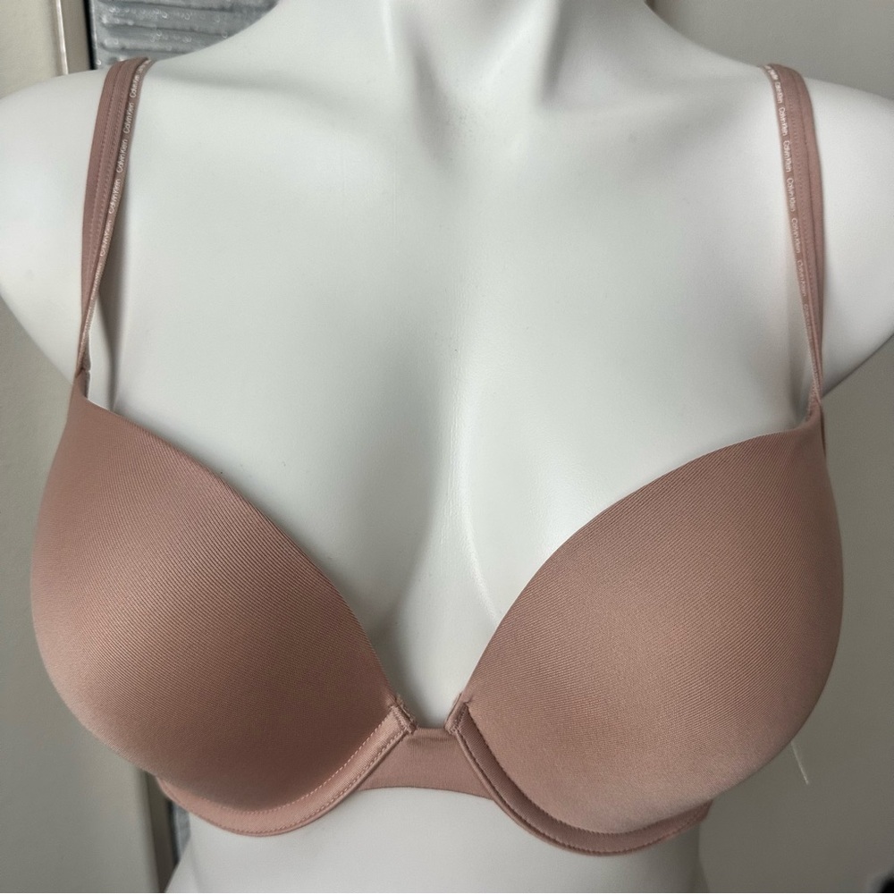 Calvin Klein Nude Push Up Plunge Bra Size 38B